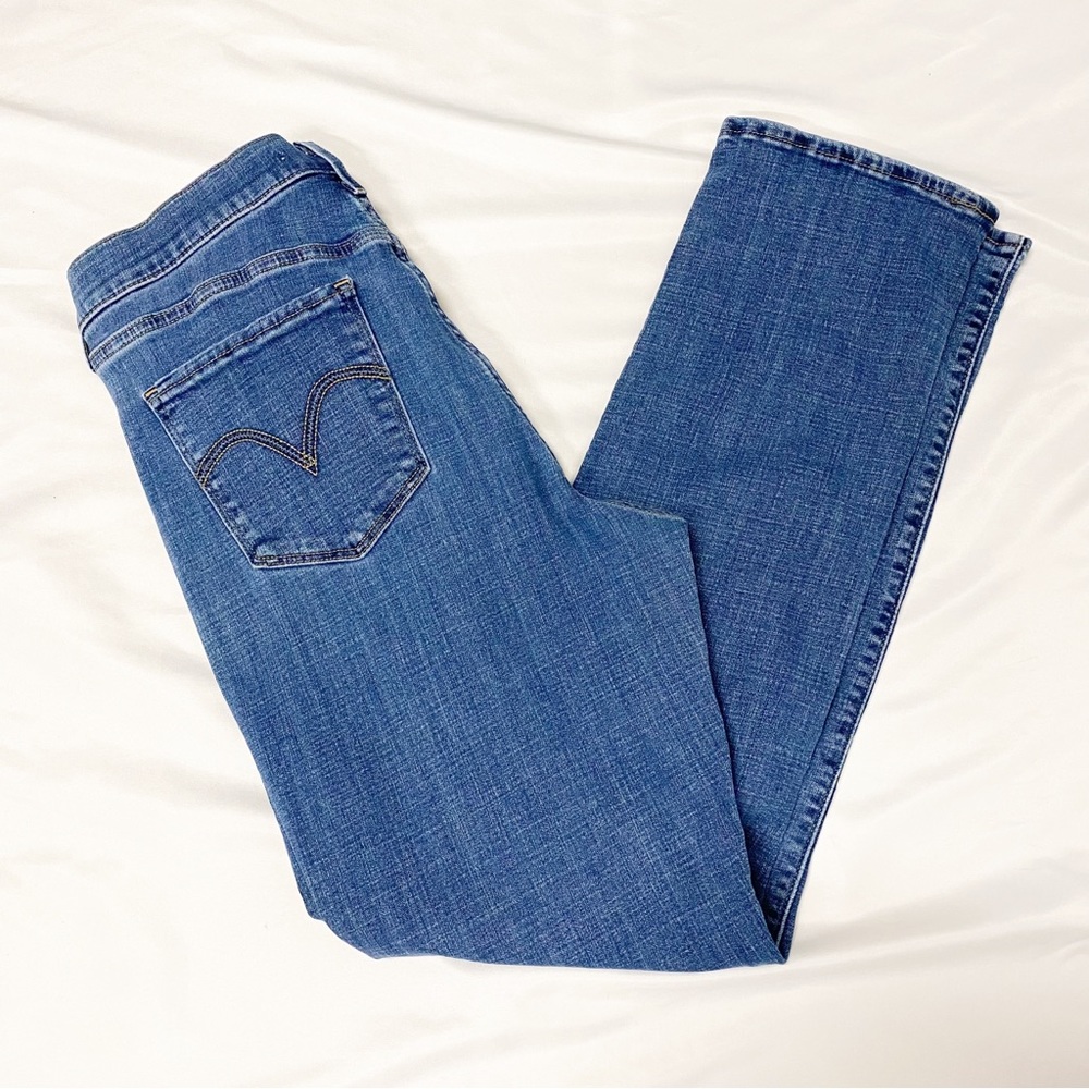 Levi’s Women’s Classic Straight Medium Wash Jeans - Picture 6 of 11